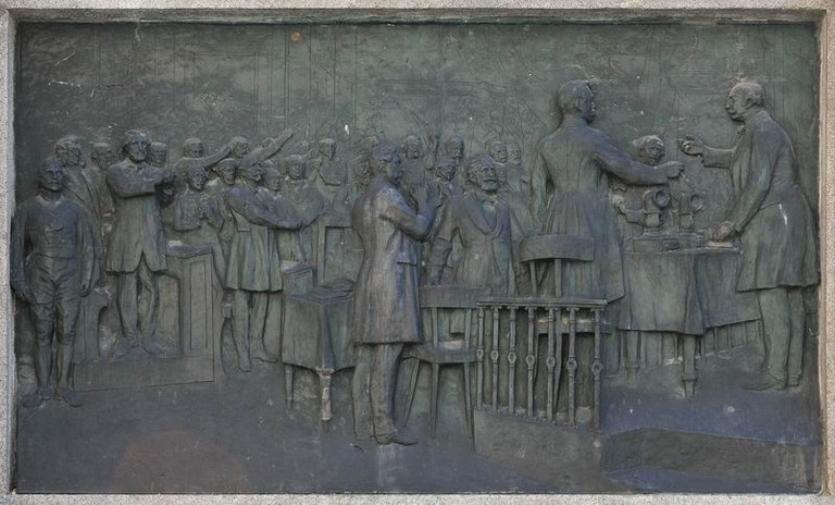 particolare, uno dei bassorilievi